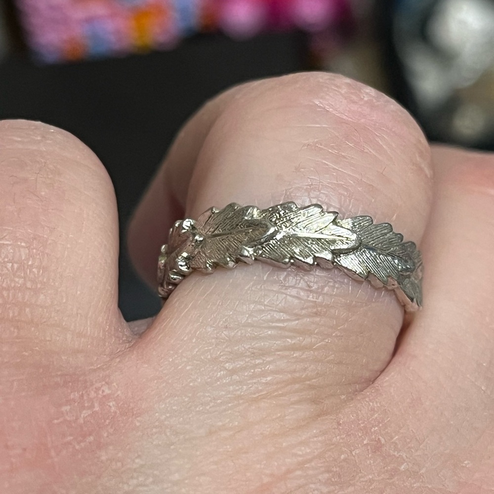 1979 Avon Laurel Leaf Ring - Picture 6 of 12